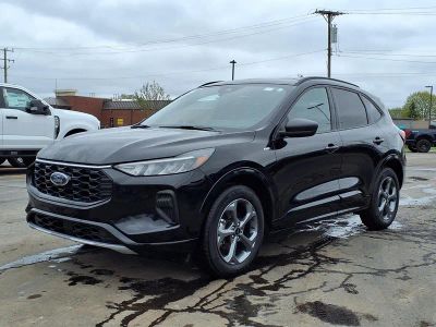 2024 Ford Escape ST-Line in Agate Black Um — front three-quarter view