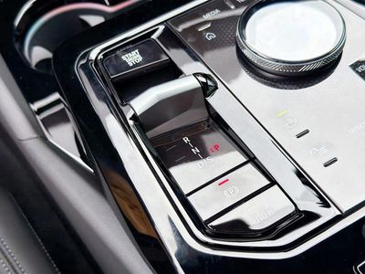2026 BMW 5 Series — photo 30 view