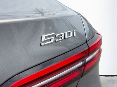 2026 BMW 5 Series — photo 11 view