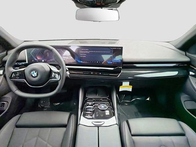 2026 BMW 5 Series — photo 17 view