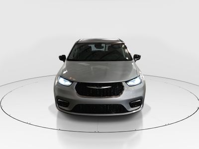 2024 Chrysler Pacifica — side profile view