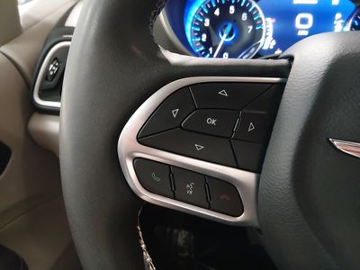 2024 Chrysler Pacifica — photo 12 view