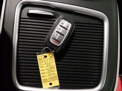 2024 Chrysler Pacifica — photo 15 view