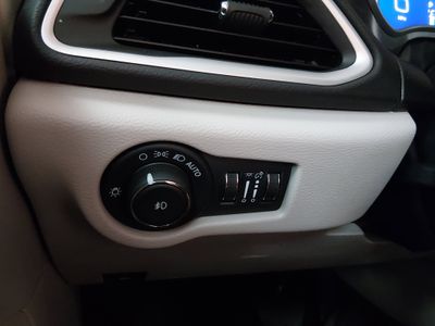 2024 Chrysler Pacifica — photo 13 view