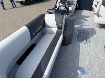 2025 Bennington 22 SSR - Photo 7