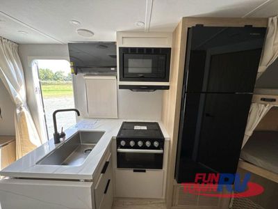 2026 Winnebago Thrive — photo 18 view