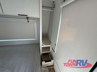 2026 Winnebago Thrive — photo 41 view