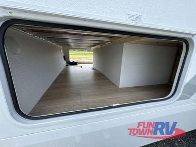 2026 Winnebago Thrive — photo 13 view