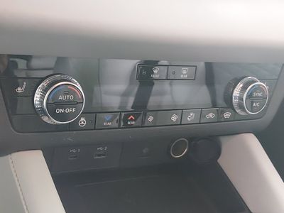2024 Mitsubishi Outlander Plug-In Hybrid — photo 21 view
