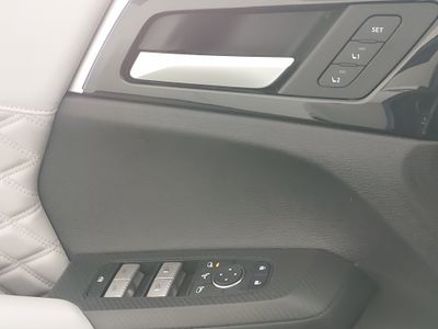 2024 Mitsubishi Outlander Plug-In Hybrid — photo 19 view
