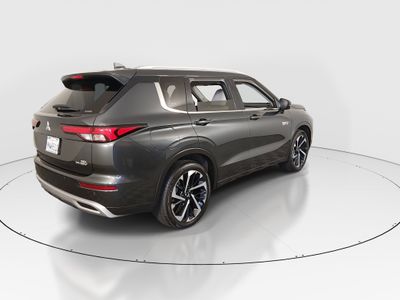 2024 Mitsubishi Outlander Plug-In Hybrid — photo 7 view