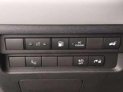 2024 Mitsubishi Outlander Plug-In Hybrid — photo 13 view