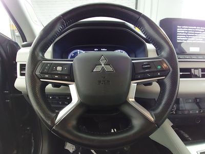 2024 Mitsubishi Outlander Plug-In Hybrid — photo 12 view