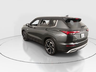 2024 Mitsubishi Outlander Plug-In Hybrid — detail view