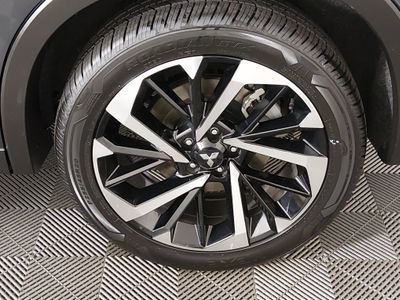 2024 Mitsubishi Outlander Plug-In Hybrid — photo 10 view