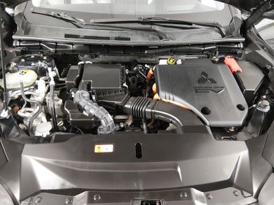 2024 Mitsubishi Outlander Plug-In Hybrid — photo 9 view