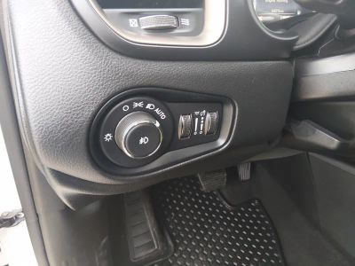2023 Jeep Renegade — photo 12 view