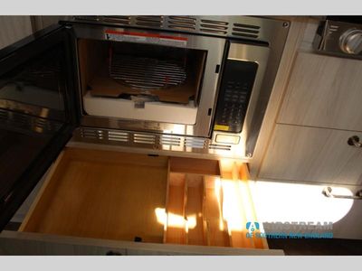 2025 Airstream International - Photo 27