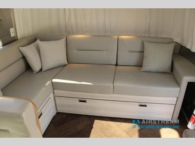 2025 Airstream International - Photo 14