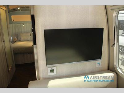 2025 Airstream International - Photo 22