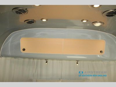2025 Airstream International - Photo 37