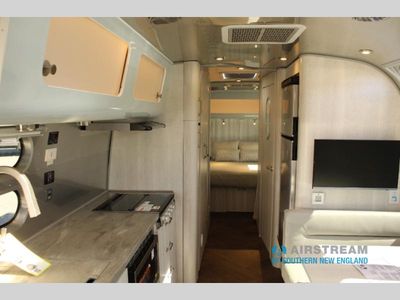 2025 Airstream International - Photo 12