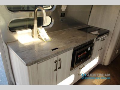 2025 Airstream International - Photo 24