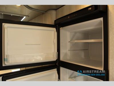 2025 Airstream International - Photo 31