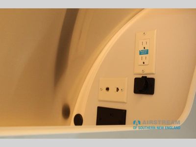 2025 Airstream International - Photo 19