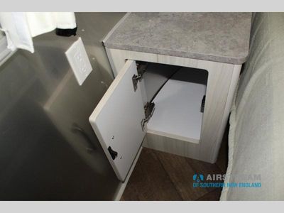 2025 Airstream International - Photo 38