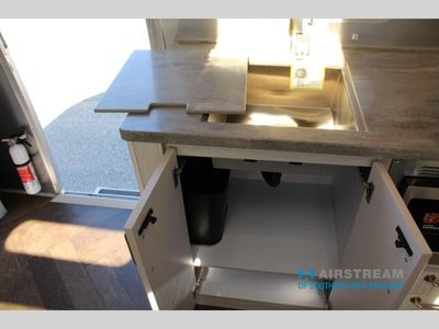 2025 Airstream International - Photo 25