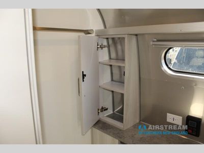 2025 Airstream International - Photo 42