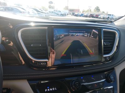 2023 Chrysler Pacifica — photo 16 view
