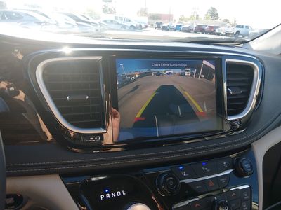 2023 Chrysler Pacifica — photo 17 view