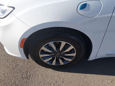 2023 Chrysler Pacifica — photo 10 view