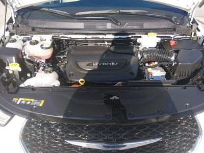 2023 Chrysler Pacifica — photo 9 view