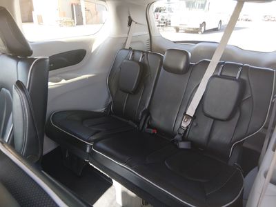 2023 Chrysler Pacifica — photo 19 view