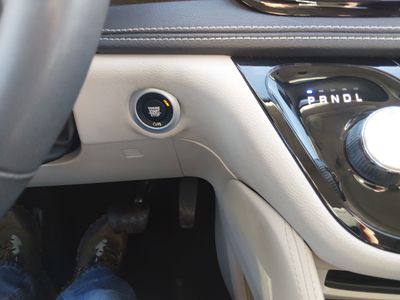 2023 Chrysler Pacifica — photo 13 view