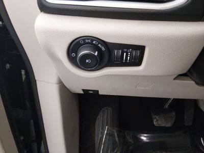 2023 Chrysler Pacifica — photo 13 view