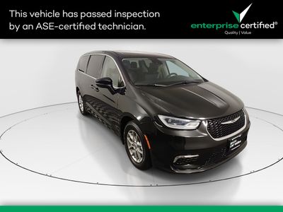 2023 Chrysler Pacifica Touring L FWD — front three-quarter view