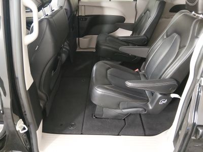 2023 Chrysler Pacifica — photo 21 view