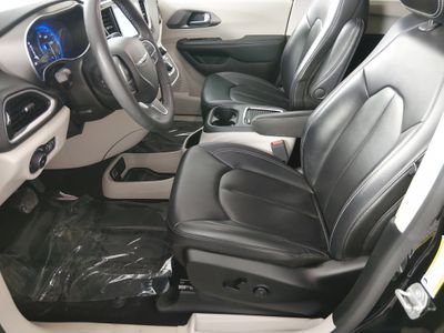 2023 Chrysler Pacifica — photo 20 view