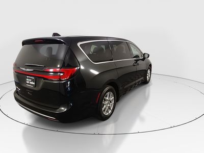 2023 Chrysler Pacifica — photo 7 view