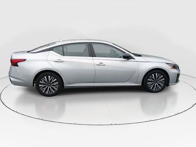 2024 Nissan Altima — photo 8 view