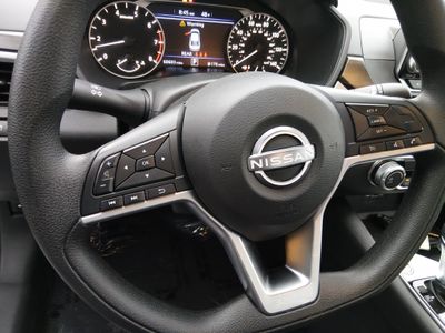 2024 Nissan Altima — photo 12 view