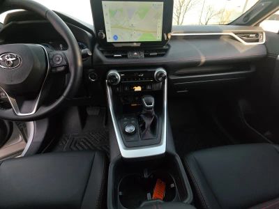 2025 Toyota RAV4 Plug-In Hybrid — photo 13 view