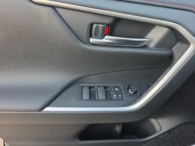 2025 Toyota RAV4 Plug-In Hybrid — photo 20 view