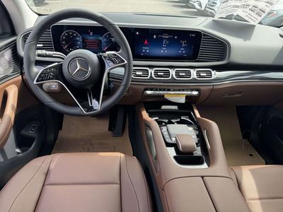 2026 Mercedes-Benz GLE — detail view