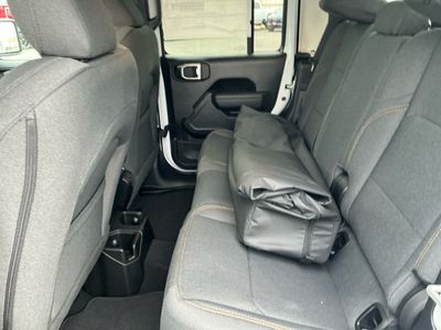 2026 Jeep Gladiator — photo 17 view