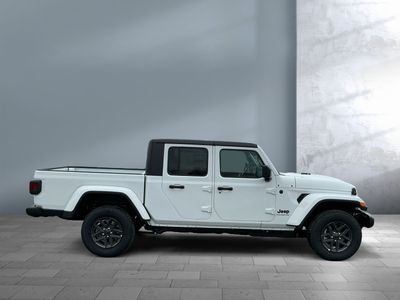 2026 Jeep Gladiator — photo 7 view